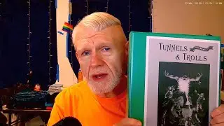 Старый приятель, которому нравятся старые настольные ролевые игры, жалуется на свою ненависть к н...