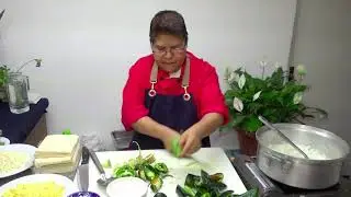 Empanada de pollo con rajas y elote