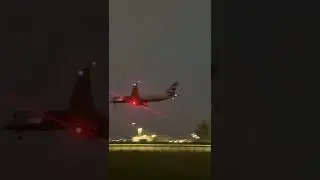 Boeing 787-8 Dreamliner Night Landing !