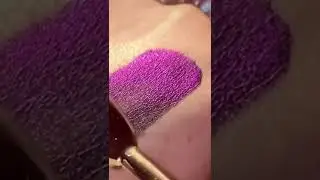 Chameleon pressed eyeshadow, link in comment