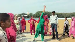 चांदवास खेल स्टेडियम में हुई महिलाओं की खेल प्रतियोगिता और मेडल जीत कर आई बेटी को किया सम्मानित 