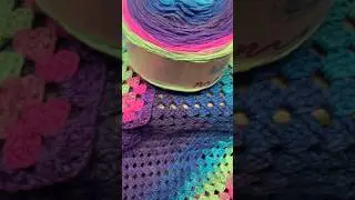 Пряжа Lion Brand Mandala в узоре &laquo;Тролль Бабушкин квадрат&raquo; для вязания крючком #crochet #crochetp...