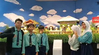 today we went for a walk to Museum Indonesia and Museum penerangan with kelompok 40