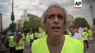 Barcelona taxis strike to protest ride-hailing apps