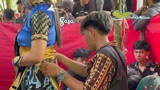 Tutorial memakai sabuk dengan model Sasa pemain Sekar Naron