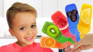 Vlad y Niki fingen jugar cocinar helado de frutas