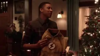 The Flash S3E09 -  Wally West Gets His Kid Flash Suit