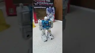 Transformers G1 Jumpstarter Twin Twist Transforms from Spaceship (looks more like a tank) to a Robot