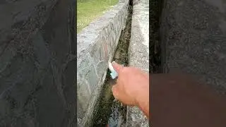 Cara setting paralon air buangan yang terpapar di air banjir parit