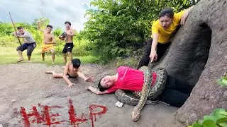 Horrifying! 4 Brave Hunters Rescue Ethnic Girl Attacked by Ferocious Giant Pythons