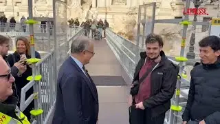 Roma, inaugurata la passerella di Fontana di Trevi. Il sindaco Gualtieri: 