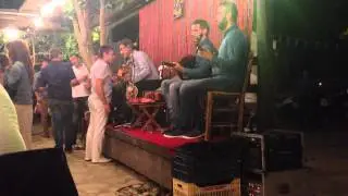 Μανώλης Αλεξάκης - Βασιλικό μυρίζει η γη!
