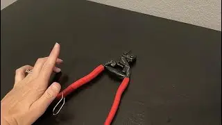 What I noticed about this mini bolt cutter