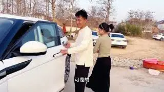 兵嫂开回家一辆路虎，小兵以为媳妇傍大款了，原来路虎是送小兵的