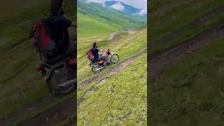 Paron Ko Khol Zaman Oran Dekhta Hai 🦅Kashmir Valley Mountain Road | Amazing Bike Trip 🏔️🚵&zwj;♀️