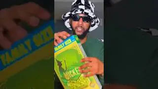 TRYING WICKED ELPHABA CARAMEL APPLE CEREAL  #food #foodie #foodreview #wicked #shorts