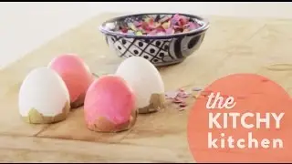 DIY Confetti Eggs // Living Deliciously