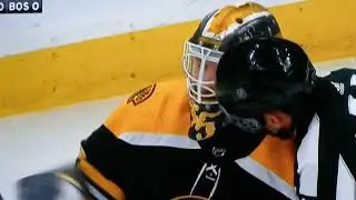 🐻BRUINS🏒Goaltender #35 Linus ULLMARK takes puck to facemask and takes him out of game.