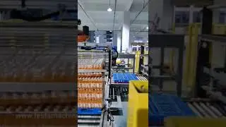 Robot palletizer for juice bottling line#beverageindustry #palletizer #juicefillingmachine