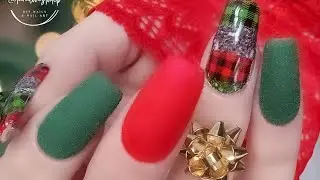 The Daily Nail: Green & Red Nails with Fuzzy Dips! #diynails #dippowdernails