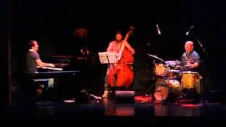 Samba dobrado - Djavan (Gustavo Figueiredo trio)