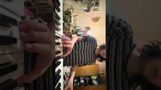 Не умею играть на пианино играю как могу импровизацию делаю то что меня успокаивает