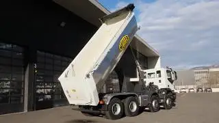 Thermoisolierter Halfpipe Hinterkipper von Meiller f&uuml;r Bitumentransport