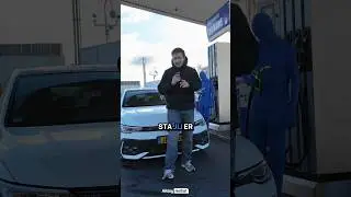 Blauwtje doet het vieze werk 💪⛽Even tanken zodat jij meteen door kunt. Je ziet &rsquo;m amper ! #verhuur