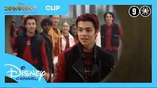 Zombies: Dawn of the Vampires | Une Seule &Eacute;quipe | Disney Channel Belgique