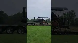 Peterbilt 379 hauling a 1915 Frick-Eclipse steam traction engine #oldiron #oldengines #oldtractors