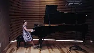 Alexa Brinton plays Sonate f-moll WoO 47,2 by Beethoven