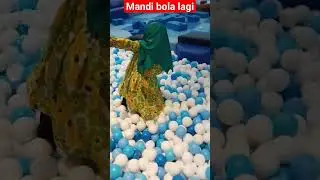 mandi bola lagi #mandibola #kidzoona #shortsvidio #anaklucu #tempatmainanak #wisatanak
