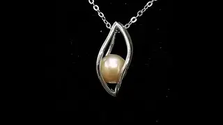 DZ.00248.0, Silver hollow curved drop cage pendant with golden lustrous freshwater pearl