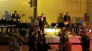 Tuoksuvat tuomien valkoiset kukkaset - Mika Jefremoff Orkestereineen