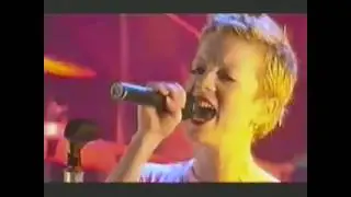 Garbage - Shut your mouth (live Kerrang Awards 2002)
