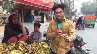 Daily Pakistan Interviews Elderly Lahori Women Who Sells Fruit to Earn Bread