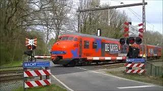 Spoorwegovergang Deventer (Epse) // Dutch railroad crossing // De Karel Foundation 466 Conditierit