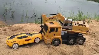 Fight Excavator vs car, remote control toys 