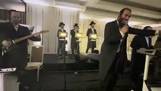 Avromi Berko  on keys & Berry Waber fire 🔥 Second Dance