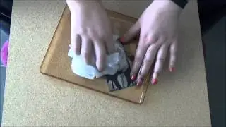 Gravure sur Tetra Pak. Etape 2 et 3 : l'encrage et le tirage.