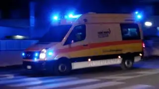 [Wail-Yelp-Stuck in Traffic] Ambulanza Castel Monte Onlus [97] - Italian Ambulance responding