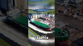 😱 Как спускают огромный сухогруз ? Шок-видео! 🚢