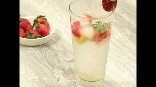 Easy Way to Make Strawberry Gin Smash Cocktail