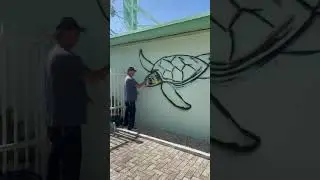 Renowned marine artist @wyland made an impromptu visit to The Turtle Hospital two days