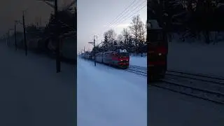 2ЭС6 - 1348 с приветливой бригадой проследует ст. Заветы Ильича. #мжд #2эс6 #железнаядорога #railway