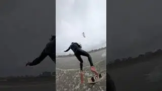 This one is harder than you think 🤯Inspired by the style master @stevenakkersdijk 🚀  #kitesurfing