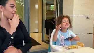 Georgina Rodriguez wife of CR7 Cristiano Ronaldo daughter Alana singing Frozen song