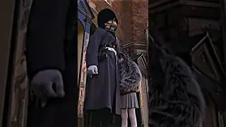 British Kings Guard Holds Sisters Hand While on Duty!🥺