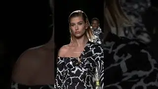 Versace Pre-Fall 2019 Women's Best Looks