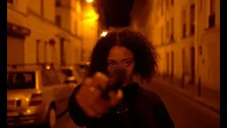 Julia - &Eacute;pisode 1 [Chambre 6 - Karma] Clip-M&eacute;trage
